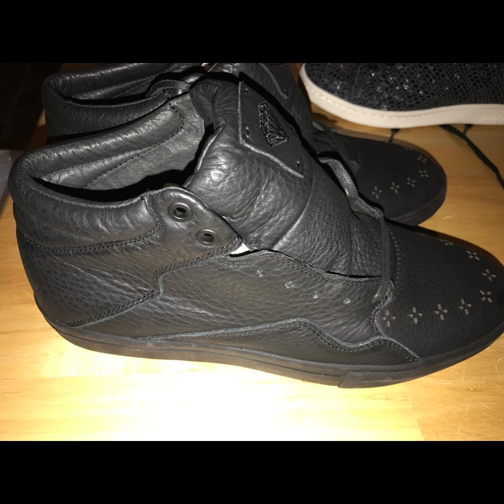 Men's Diamond Leather High Top Size 9